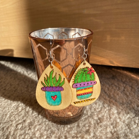 Wood Burned Earrings - Picture 1 of 6